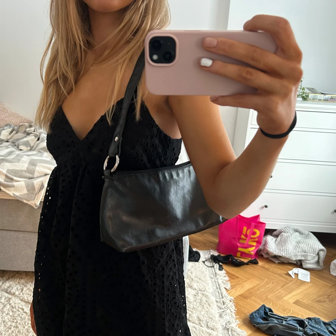 svart väska