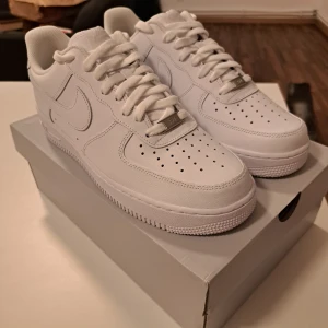 Nike Air Force 1  - Säljer ett par helt nya Nike airforce 1