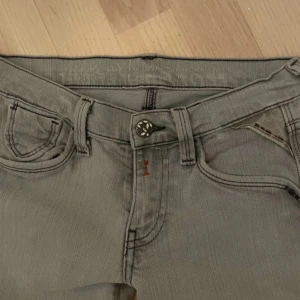 Replay jeans 25/34 - dam modell! säljer för att dom inte kommit till användning för att dom inte passar mig! W25L34