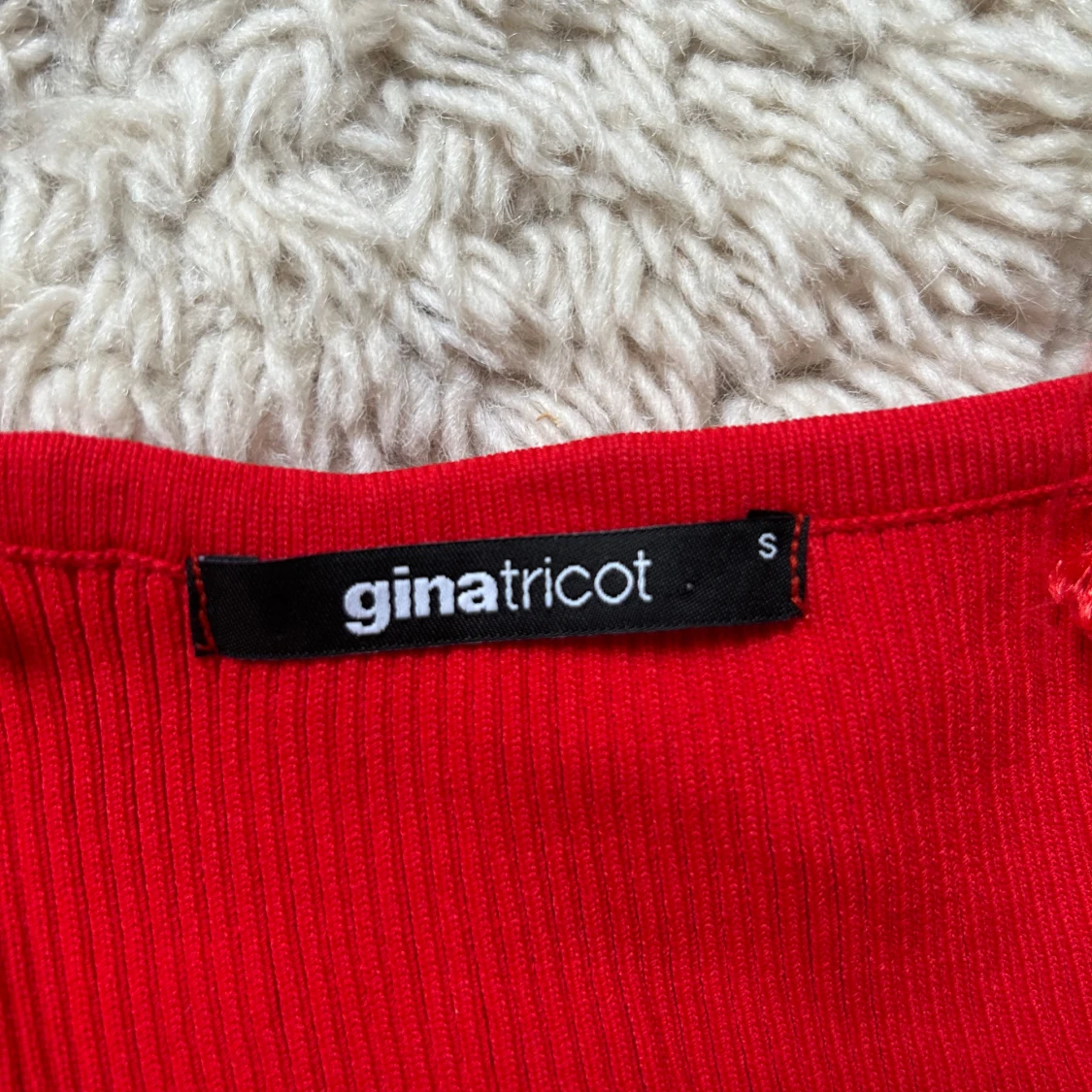 Röd ribbad topp från Gina Tricot  - 4