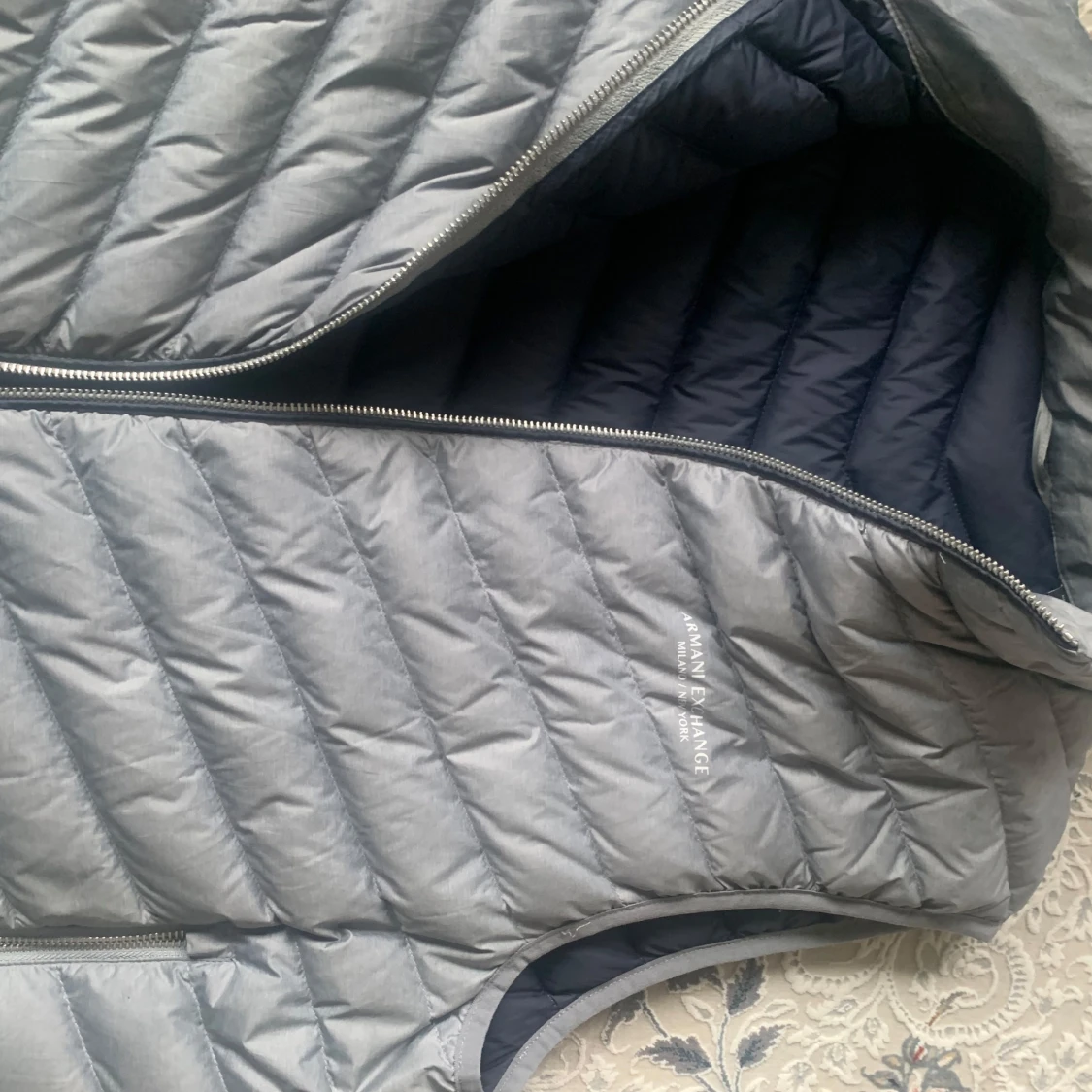 Grå quiltad jacka från Armani Exchange - 1