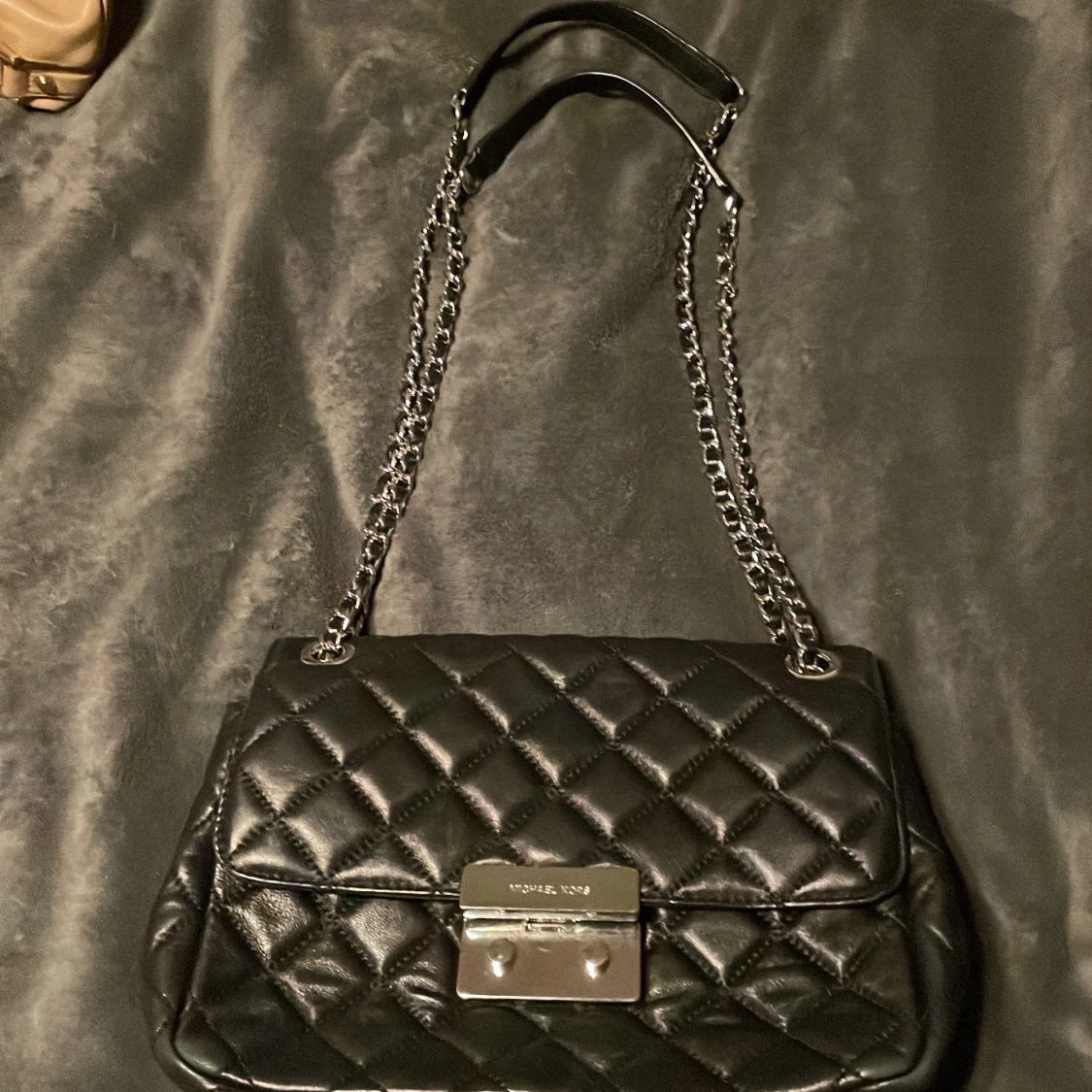 Svart quiltad axelväska från Michael Kors - 1