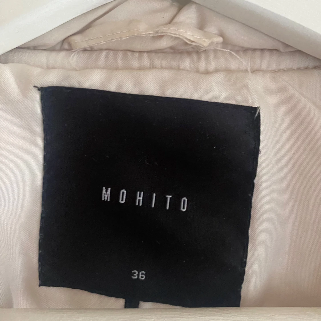 Beige quiltad jacka från Mohito - 1