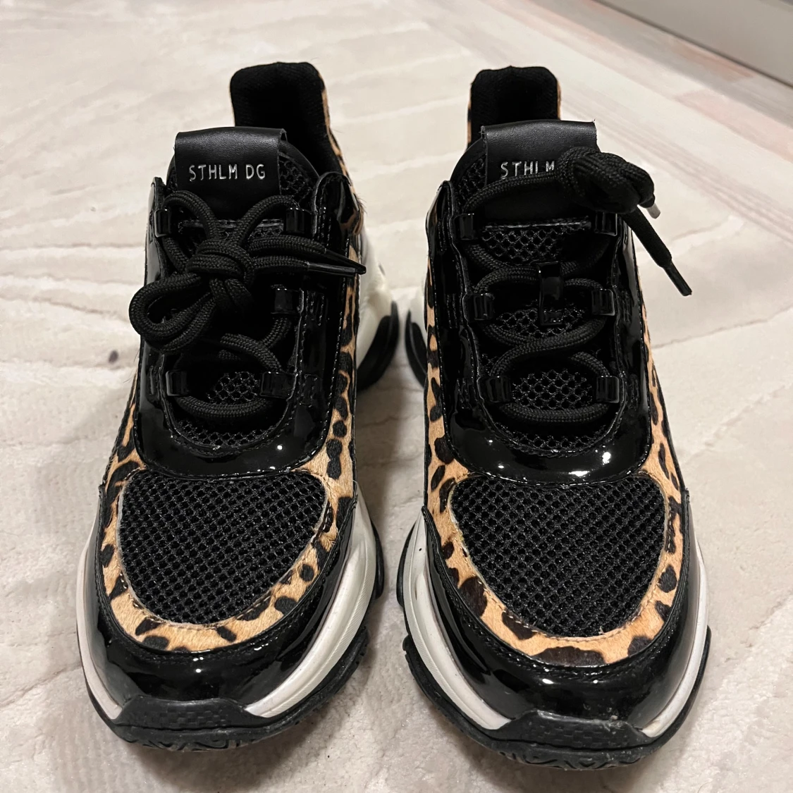 Leopardmönstrade sneakers från STHLM DG - 3