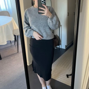 Kjol från Lindex - Kjol från Lindex Strl xs 📷 Säg till om du vill ha fler bilder så fixar jag det.  💸 Vid snabb affär kan ja tänka mig att sänka priset. ✉️ Köparen står för frakten. 