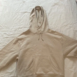 Beige hoodie från Lindex💗💗💗 - Säljer en mysig beige hoodie från Lindex. Det är en mjuk o varm hoodie som är i storlek S💗💗💗