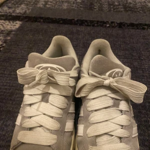 Grå Adidas Campus sneakers -  grå Adidas Campus sneakers 