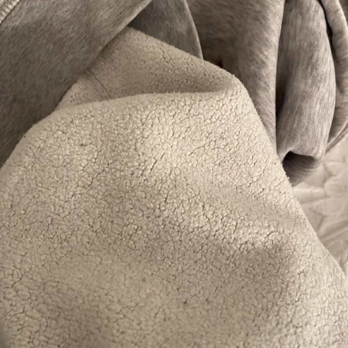 Grå hoodie från GANT - 3