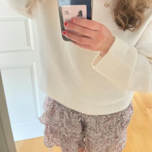 Söt volangkjol - Supersöt volangkjol från Kappahl. Använd några få gånger och i superbra skick. Passar perfekt till sommaren! 