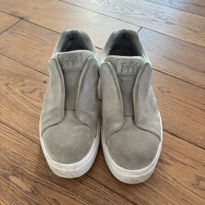 Eytys doja - Eytys i en väldigt fin grön färg. Bra skick inga defekter.