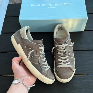 Philippe model - Säljer dessa snygga models! Size 40. Skick 6/10 slitna undertill. Box ingår. Hör av dig vid minsta lilla fundering😉