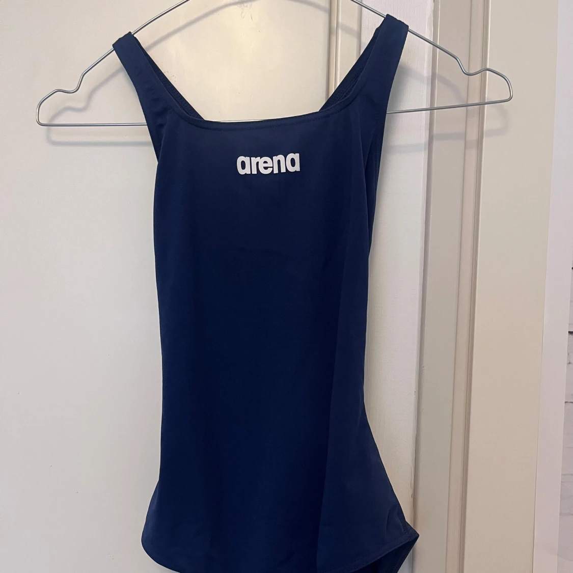HELT NY Mörkblå baddräkt från Arena