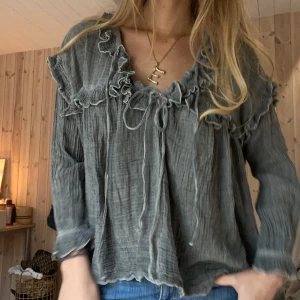 Blus - SUPER snygg volang blus❤️❤️