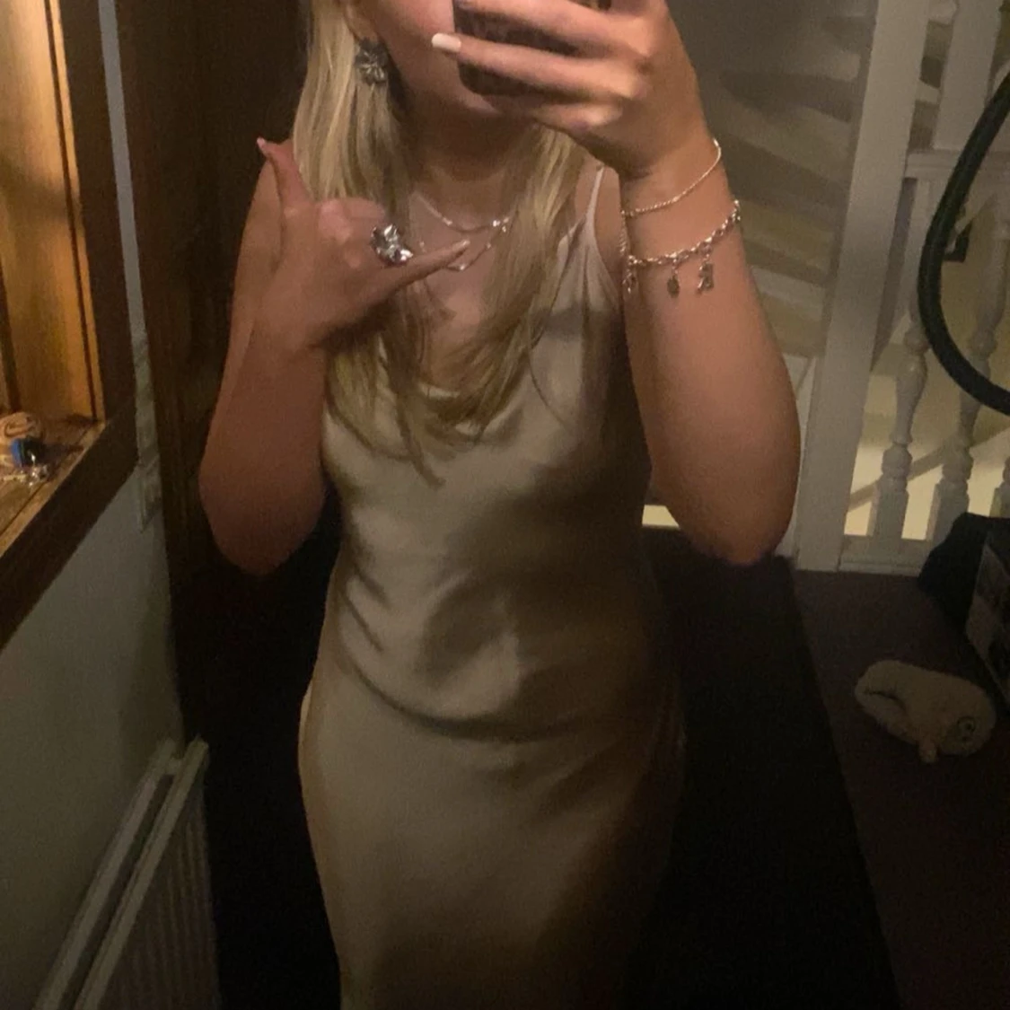 Champagnefärgad balklänning - 4