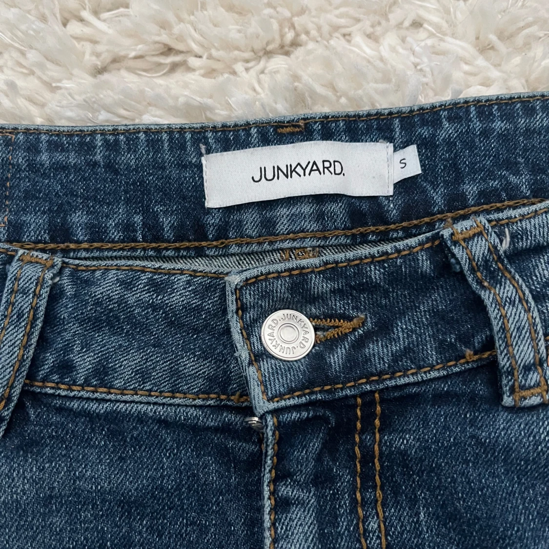 Blå bootcut jeans från Junkyard - 2