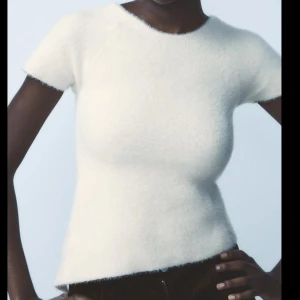 Topp zara - Såå fin topp från zara som är helt ny med prislapp kvar! M men skulle säga att det passar xs-m