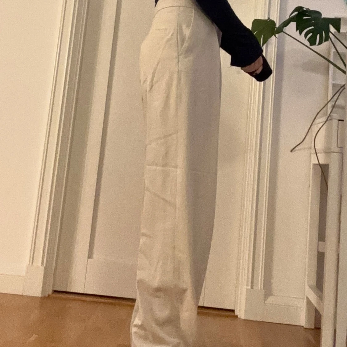 Beige vida kostymbyxor med hög midja - 1