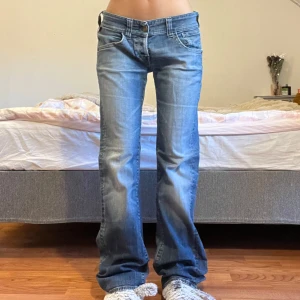 Replay Jeans  - Midjemått: 42cm, innerbenslängd: 86cm 💖