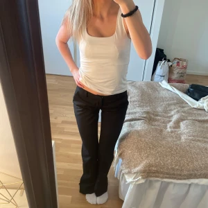 Low waist kostymbyxor - jättefina o populära kostymbyxorna från BikBok. Använt ett fåtal gånger så i väldigt bra skick! ❣️❣️