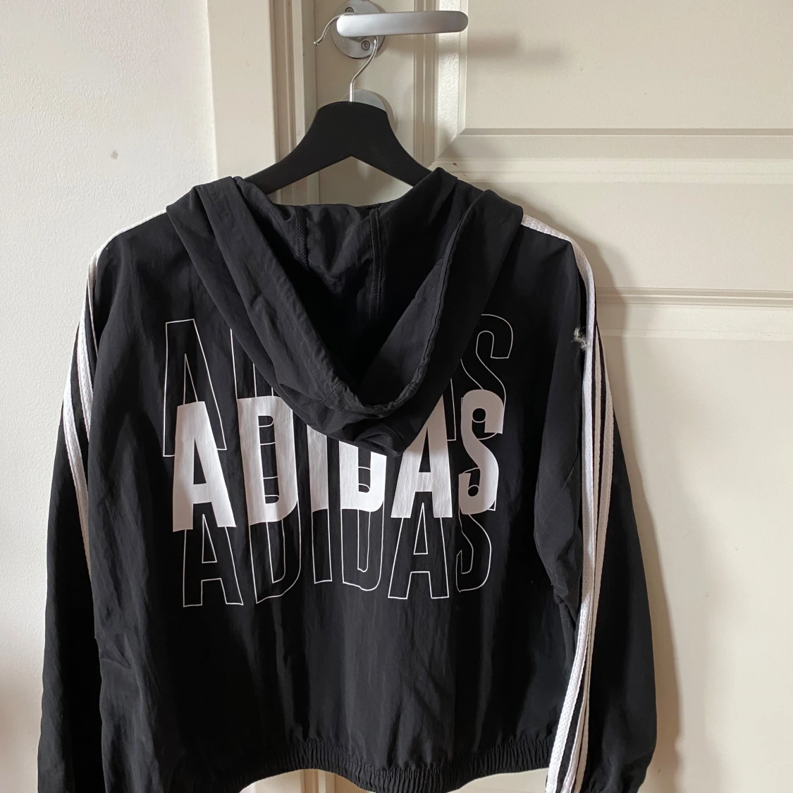 Svart vindjacka från Adidas - 1