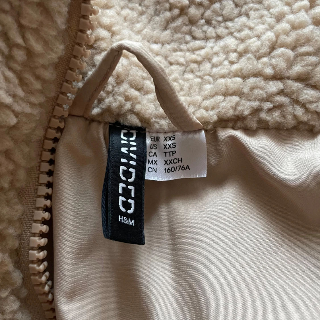 Beige teddyvest från H&M  - 2