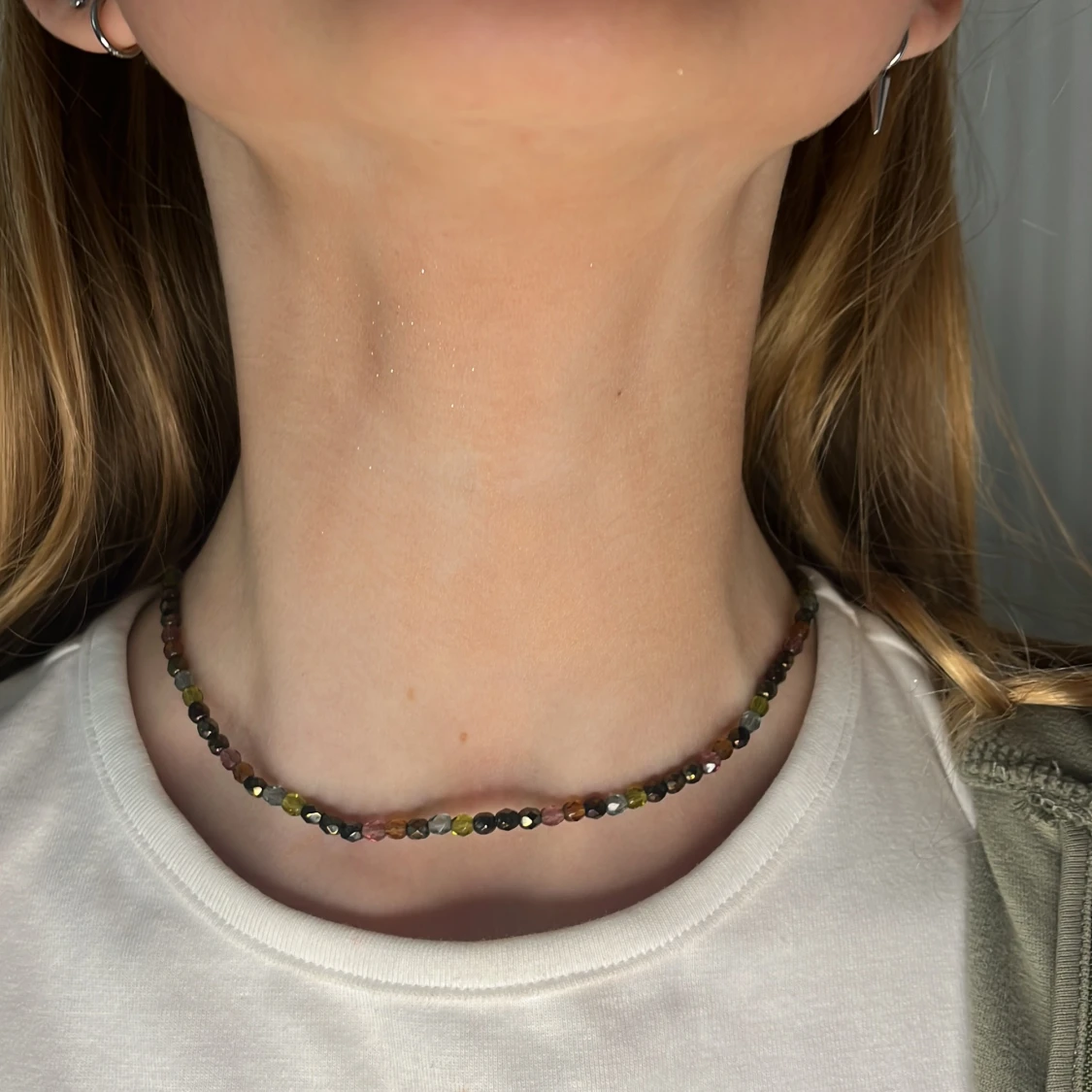 Färgglatt halsband med pärlor