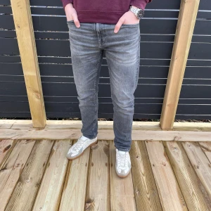 Nudie jeans Lean dean  - Feta nya nudie jeans lean dean | skick 9,5/10 | använda ett fåtal gånger| storlek w 33 | nypris: 1600kr | vårt pris: 449kr | köpta i butik NK Göteborg | hör av er vid några funderingar 😊// Torslanda closet 