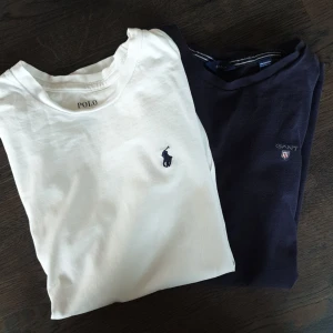 Polo Ralph Lauren och GANT - Säljer två snygga t-shirts om har blivit för små. De är knappt använda och i gott skick. Båda är äkta. Pris ej hugget i sten. 