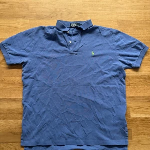Polo Ralph Lauren pike - Fin pike från polo Ralph lauren! Skick: 8/10 inga skador! Storlek: M (Äkta vara) hör av er vid fler frågor!