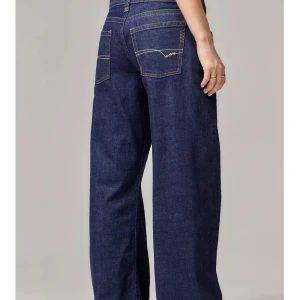 BGD Kayla Lowrider Dark Rinse Jeans - Orban Outfitter Jeans, ny med prislapp, ej öppnad. Råkade köpa två, passar s/m skulle jag säga.  Orginalpris 800kr (€69)