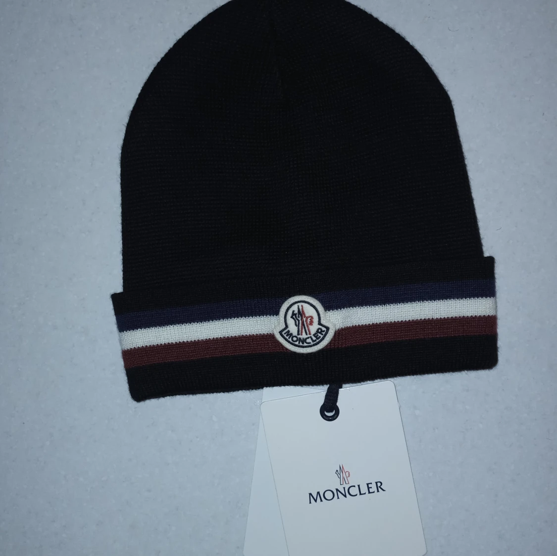 Svart mössa från Moncler