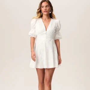 Adoore klänning  - Säljer denna populära Adoore klänningen❣️endast använd en gång och i väldigt bra skick! Priset kan diskuteras vid snabb affär