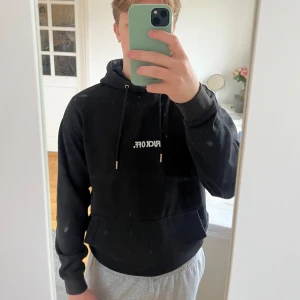 Hoodie - Hoodie i använt men bra skick från FSBN Säljer pga hoodie bara ligger i garderoben och tröttnat på den. Storlek XS, skriv om ni har någon fråga 