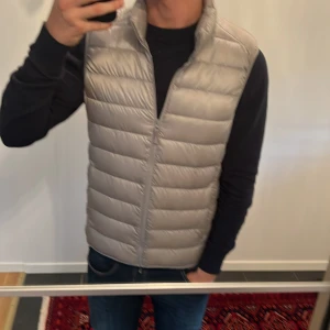 Väst - Västen är i bra skick, storlek S.