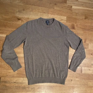 H&m tröja  - En fet h&m tröja som knappt e använd. Skicket är bra då den inte har några defekter eller fläckar. 