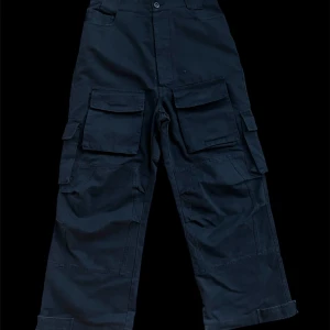 Ofiles Cargo Pants - Säljer mina ofiles cargos  Size S (kortade hos skräddaren) Bra skick förutom lite heeldrag  Mått: Inseam: 67cm Outerseam: 100cm Waist: 38cm Leg opening: 28cm 
