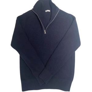 Halv zip hoodie  - Säljer dessa fetta marineblå halv zip hoodie oanvänt, bästa kvalite.💯😁