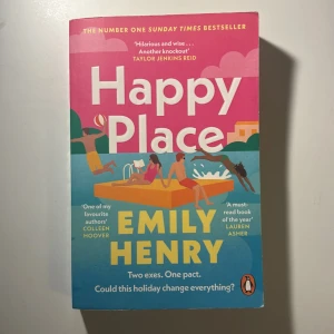 Happy Place  - Happy Place av Emily Henry. Väldigt bra bok, köptes på Akademibokhandeln för 220kr. Boken är sliten därav priset. Kolla in andra böcker i min profil samfrakta gärna. Skriv för frågor! 🩷