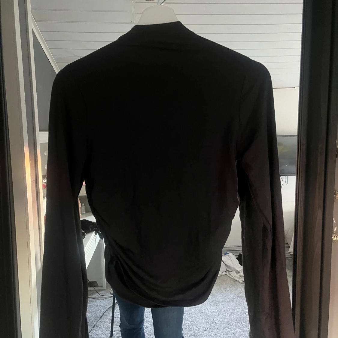 långärmad tröja med lite krage