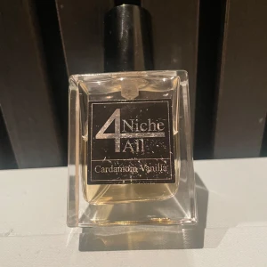 Niche4all parfym  - Säljer min parfym💯 en riktigt god lukt som är perfekt nu inför vintern! Lite mer än hälften kvar i den💯 skriv för mer frågor. Gå in på Fragrantica så kan ni hitta noterna på den! Pris kan diskuteras!!!
