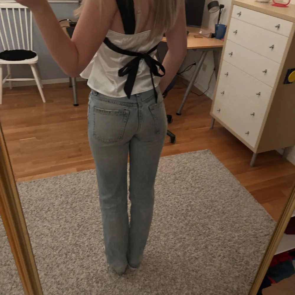 Säljer mina superfina jeans , modellen mid rise i storlek 32 ( säljs inte längre)💘💘. Jeans & Byxor.