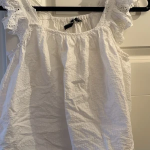 Linne från vero Moda  - Linne från vero Moda i strl xs men jag som har s kan ha den o den sitter bra. Kom gärna med pris förslag 