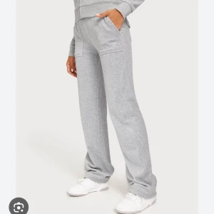 Gråa juicy couture byxor  - Säljer dessa juicy couture byxor i storlek xs