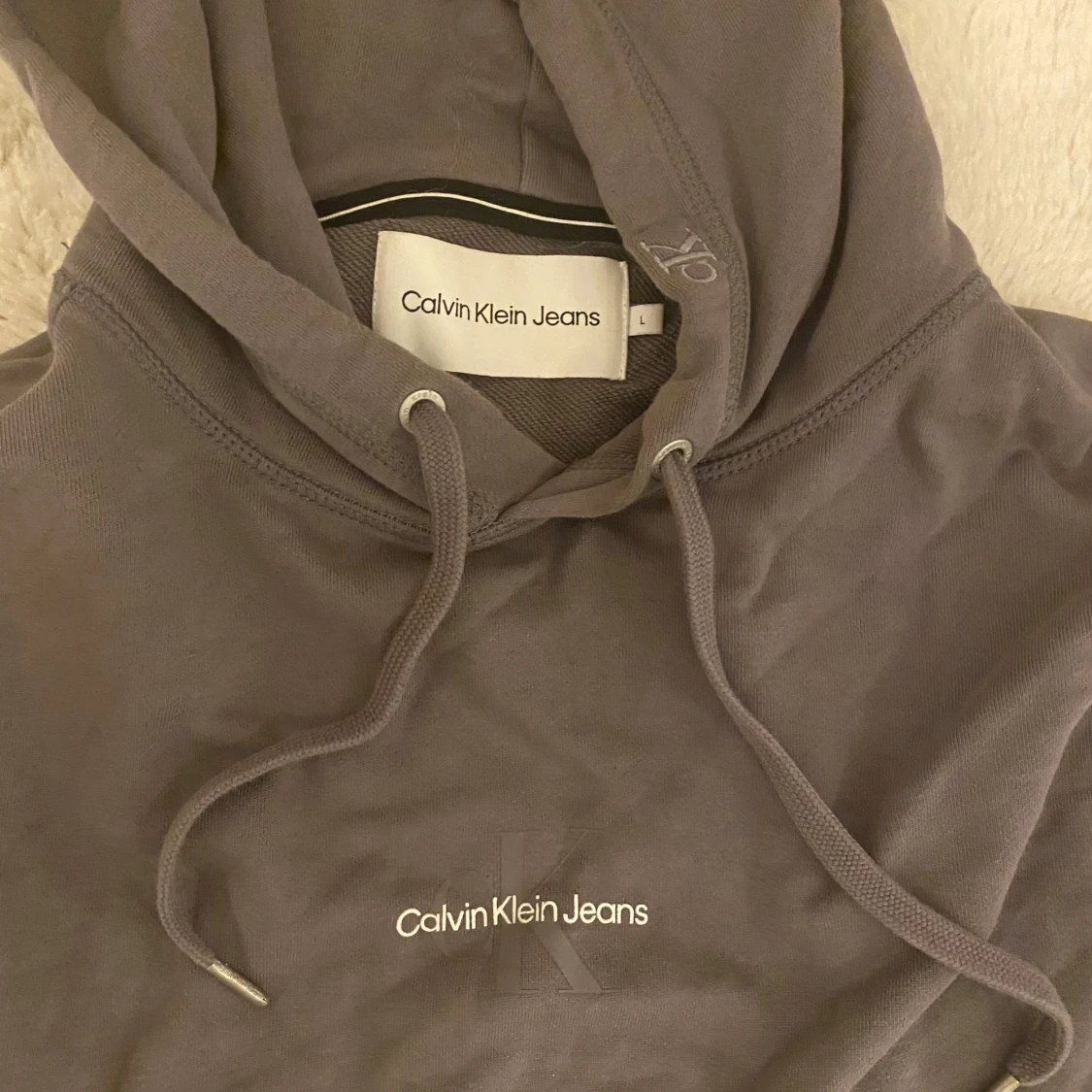 calvin klein grå hoodie
