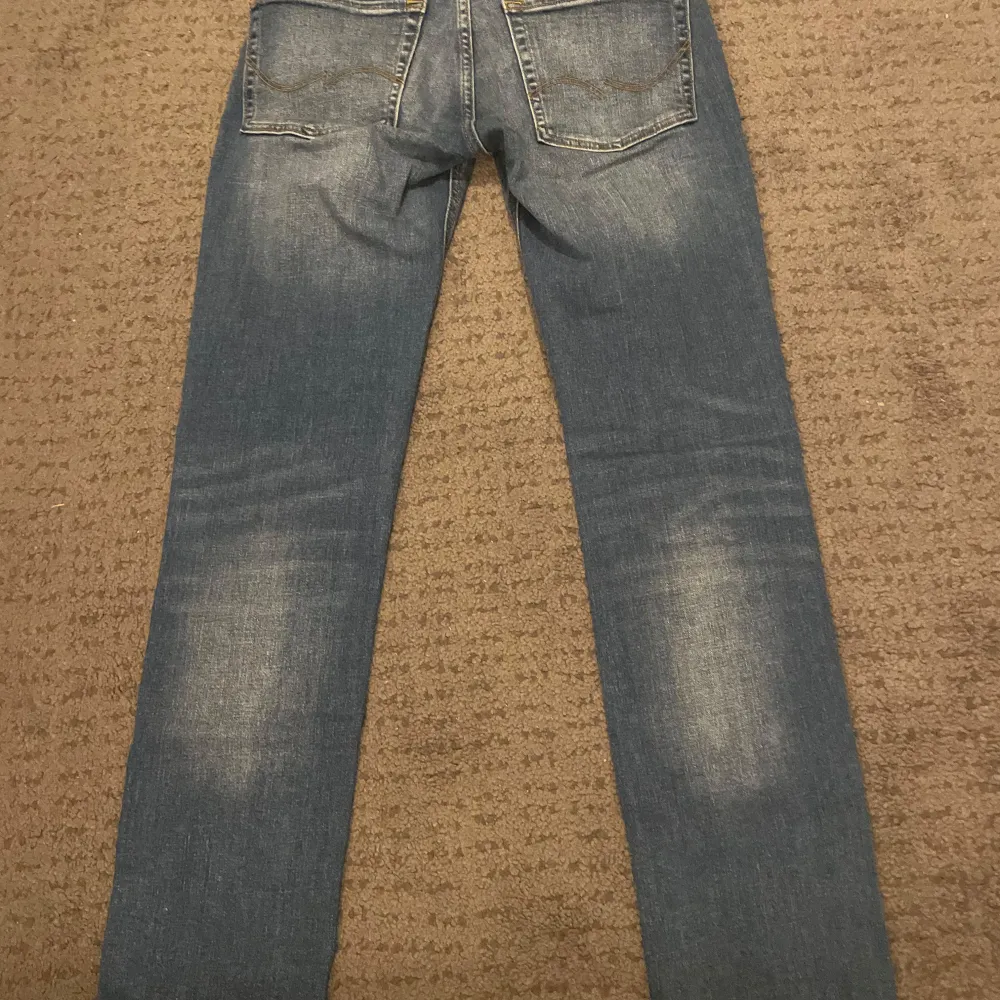 Hej! 👋| Säljer dessa feta Jack N Jones jeans i storlek W28 L30👖| Skick 9/10🙌| Mitt pris 249💵| Hör av dig vid minsta lilla fundering| Mvh//Leo. Jeans & Byxor.