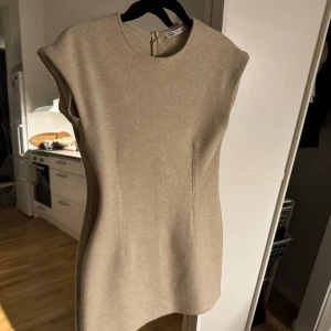 Stickad topp - Från zara helt oanvänd. Har inga bilder med den på för den är för liten för mig. Storlek S