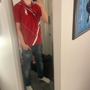 Polo Ralph lauren piké - Säljer en riktigt fet Ralph lauren pike den är storlek L fast passar mig som har M väldigt bra. Den har inga defekter och är i väldigt bra skick