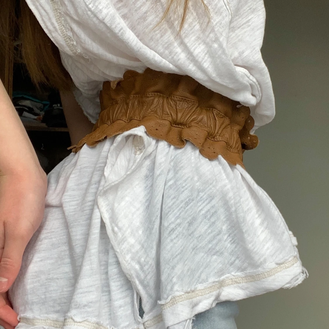 Vit blus med knappar