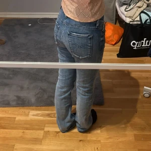 Blå bootcut jeans från Replay - Snygga blå bootcut jeans från Replay, modell New Luz. Ny pris 1300 aldrig använt dom så snygga❤️