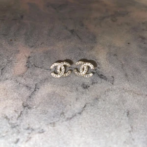 Örhängen 2 st  - Rostfritt stål helt nya 